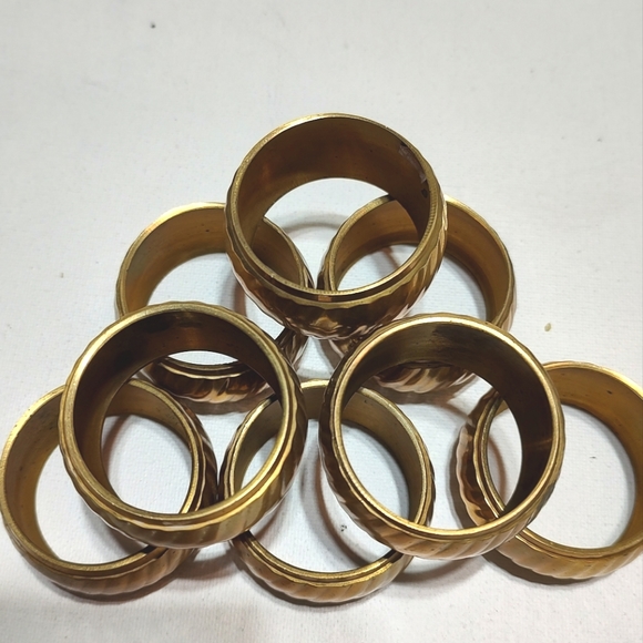 Brass ribbed napkin rings - Picture 10 of 10